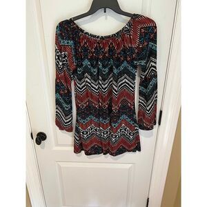 Win Win Black and red sweater Bell Sleeve Tunic size L flattering fit